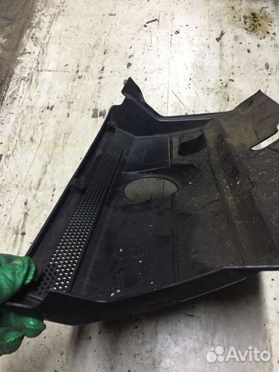 7l6103505 накладка декоративная vw touareg 4.2