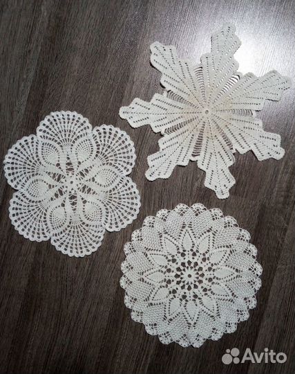 Салфетка декоративная вязаная
