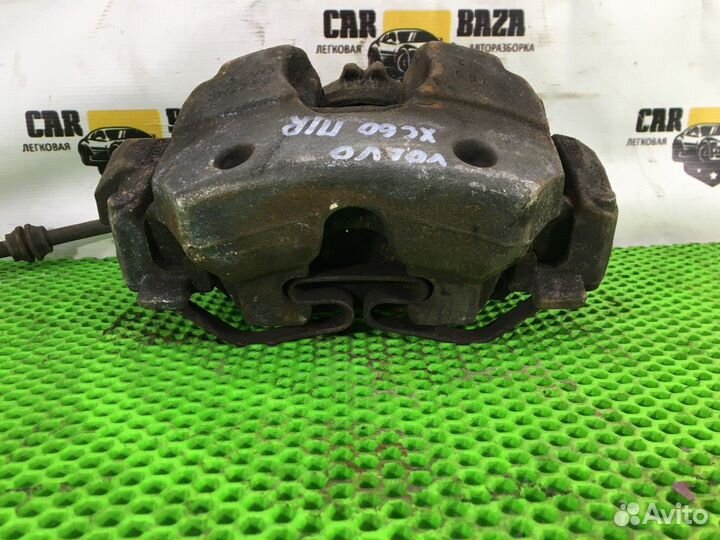 Суппорт передний правый R Volvo XC60