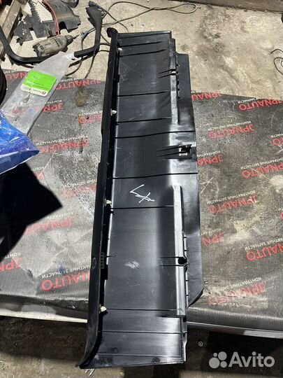 Mitsubishi Lancer 10 накладка панели задка