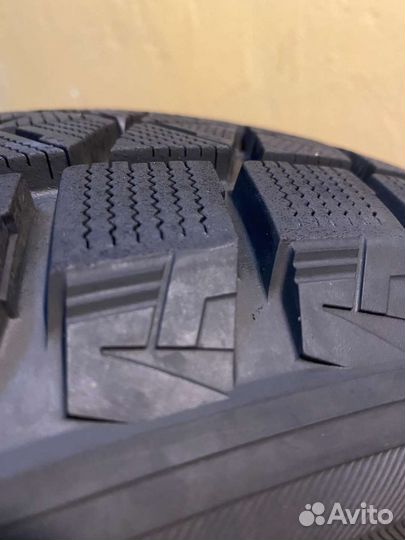 Bridgestone Blizzak DM-V2 235/55 R18 100T