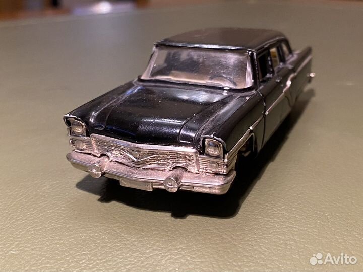 Модель автомобиля Чайка газ 13