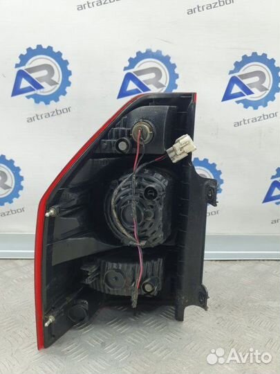 Фонарь задний правый Mitsubishi Pajero 3 2005