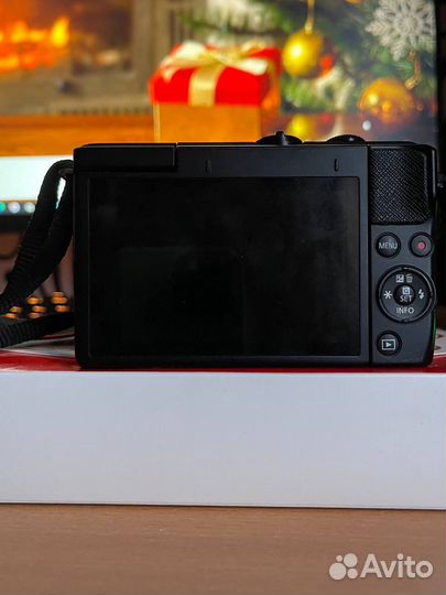 Беззеркальная камера Canon EOS M200