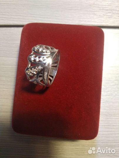 Серебряное кольцо с фианитом