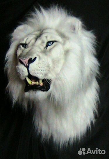Белый лев (муляж)