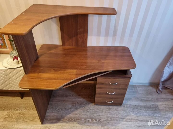 Компьютерный стол