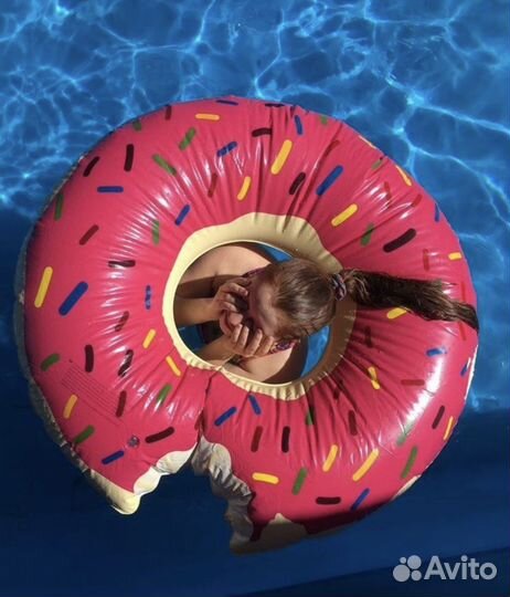 Надувной круг для плавания