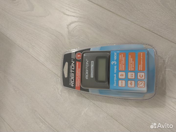 Зарядное устройство robiton SmartDisplay 1000