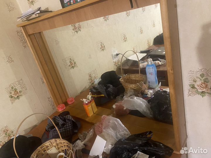 Зеркало настенное в раме