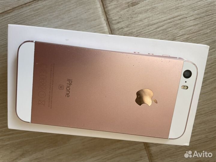 Телефон iPhone SE 16 gb
