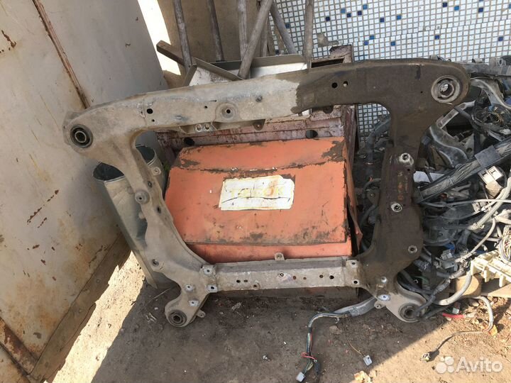 Подрамник Вольво S60/S80/V70/XC70 30793297