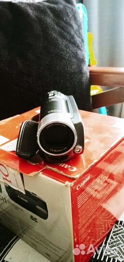 Видеокамера canon FS11