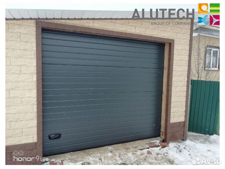Секционные ворота для гаража alutech