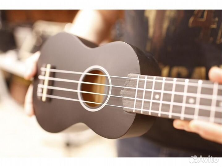 Listen LIS-100BK Укулеле сопрано, цвет черный