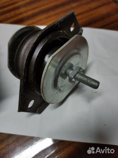 Подушка двигателя