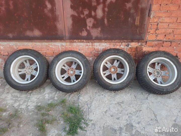 Michelin X-Ice North 4 215/65 R16