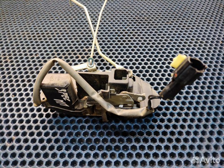 Замок передний правый kia spectra