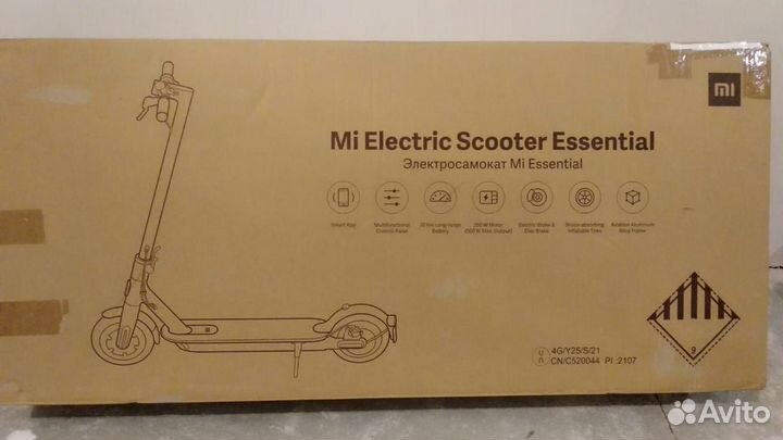 Самокат Xiaomi Mi Electric Scooter Essential