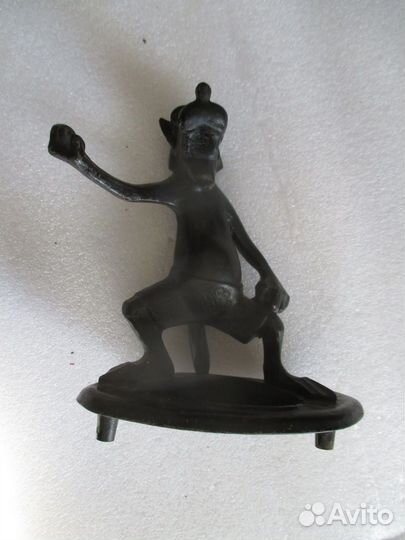 Пепельница-статуэтка. Волк