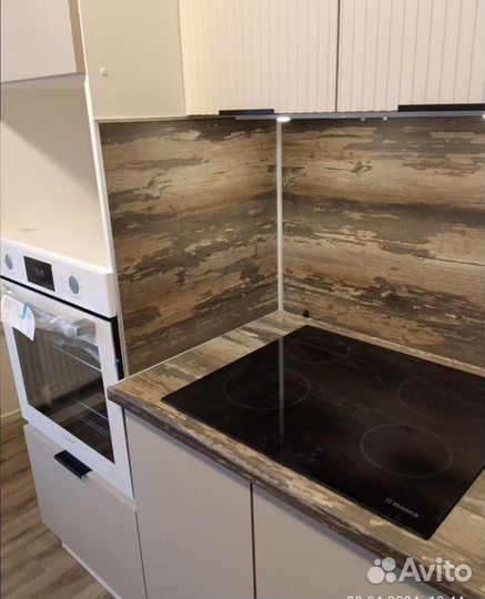 Бежевая кухня с пеналом