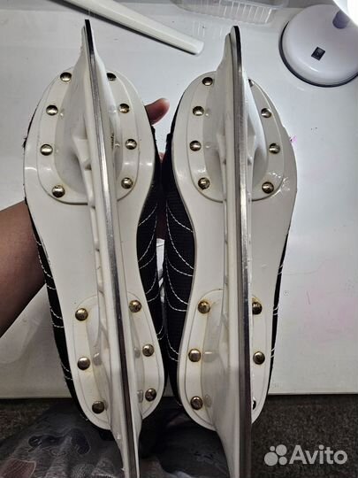 Коньки хоккейные