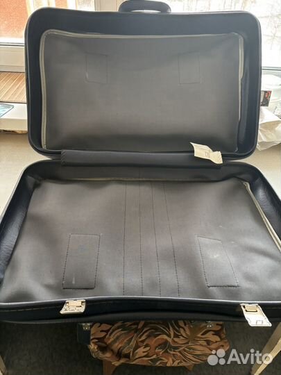 Чемодан дорожный