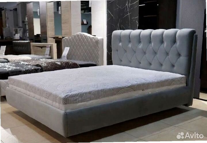 Кровать парящая двуспальная мягкая