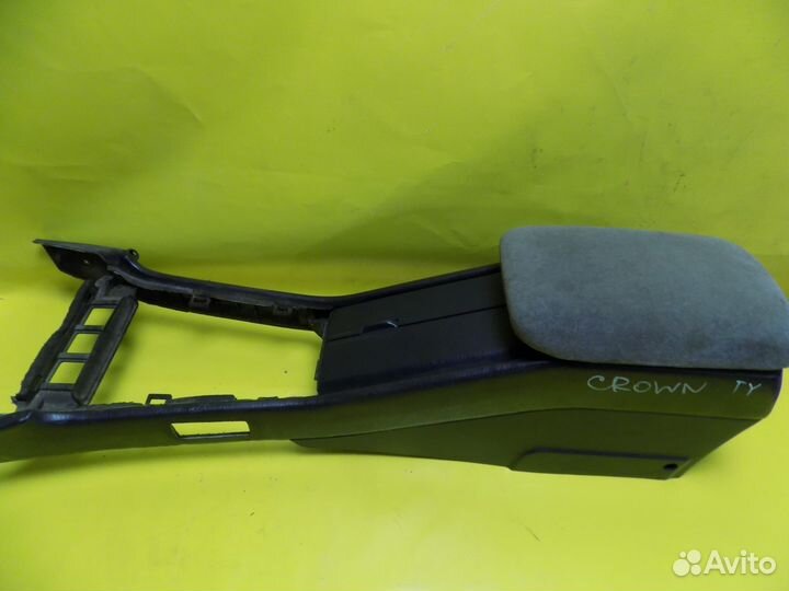 Консоль центральная Toyota Crown 151