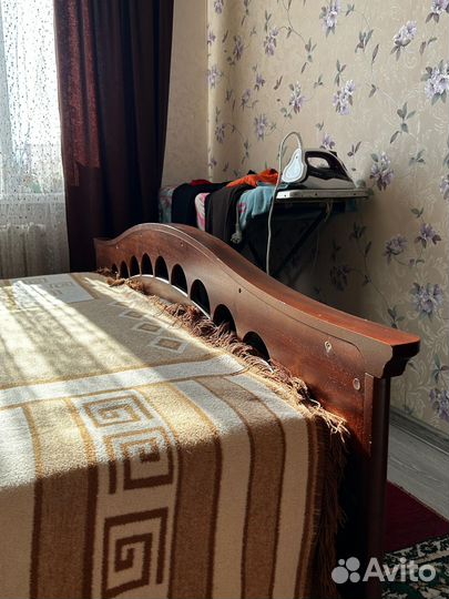 Спальный гарнитур из массива дерева бу