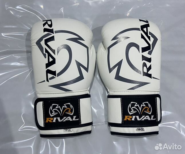 Боксерские перчатки leone