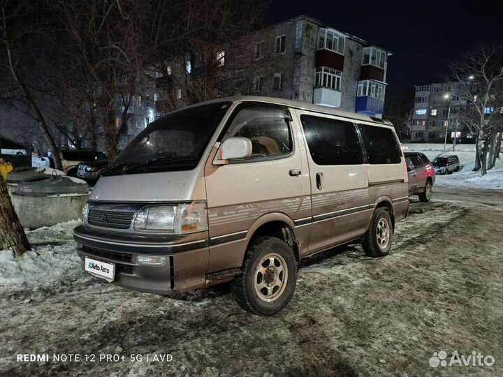 Toyota Hiace 3.0 AT, 1996, 330 000 км