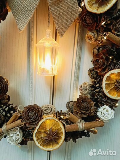 Венок новогодний из шишек, 40см