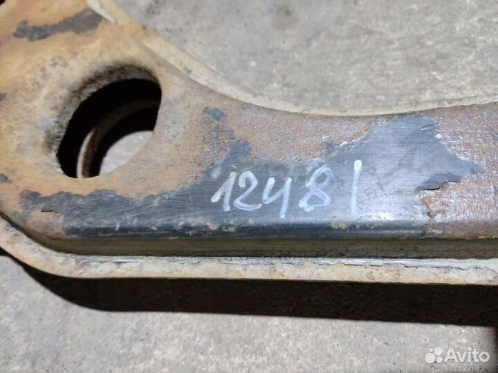 Рычаг подвески нижний передний правый Opel Vectra