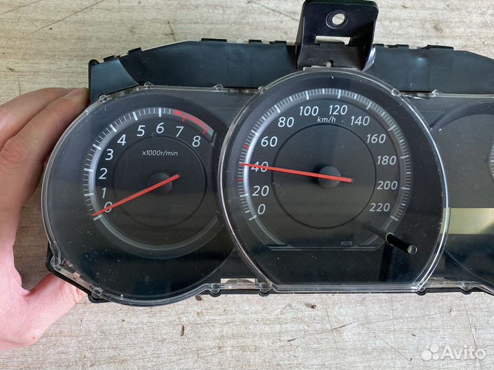 Nissan Tiida 4D 1.6 мт Щиток приборов б/у