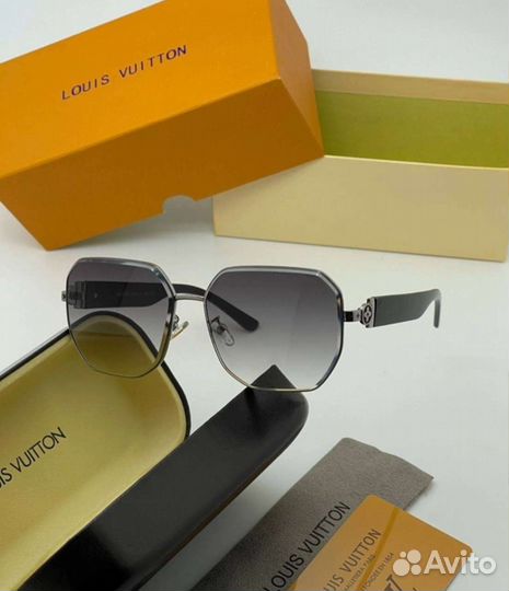 Очки солнцезащитные