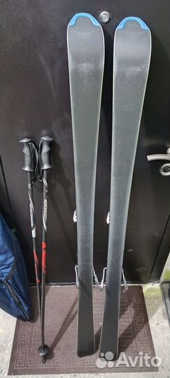 Горнолыжные лыжи и ботинки