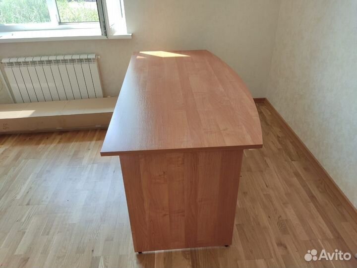 Письменный стол