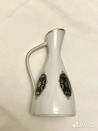 Фарфоровая вазочка или молочник