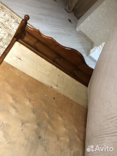 Кровать двухспальная с матрасом