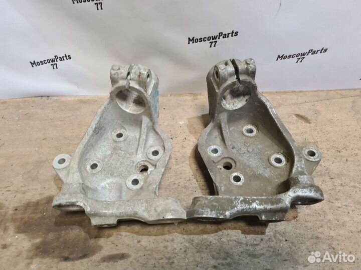 Кулак передний левый правый BMW E90 E91 E87