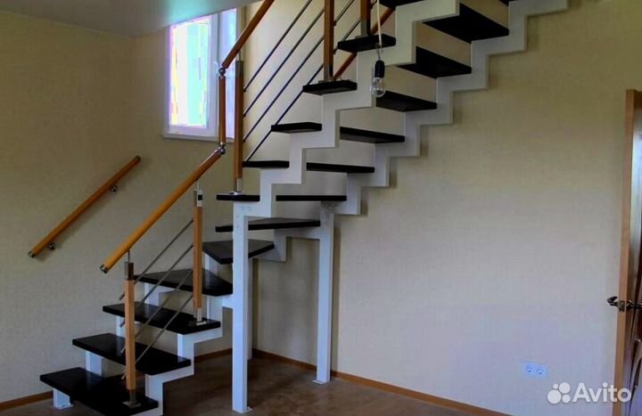 Облицовка лестничного металлокаркаса деревом