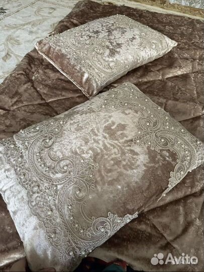 Одеяло с подушками