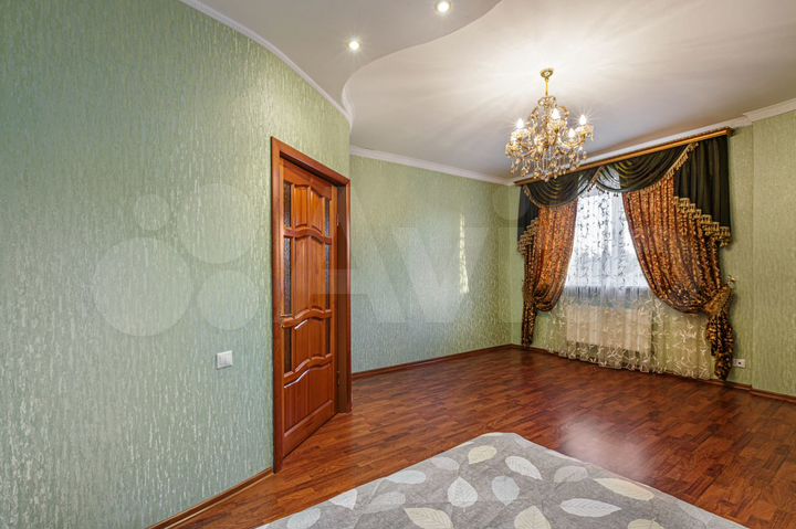 Коттедж 210 м² на участке 13 сот.