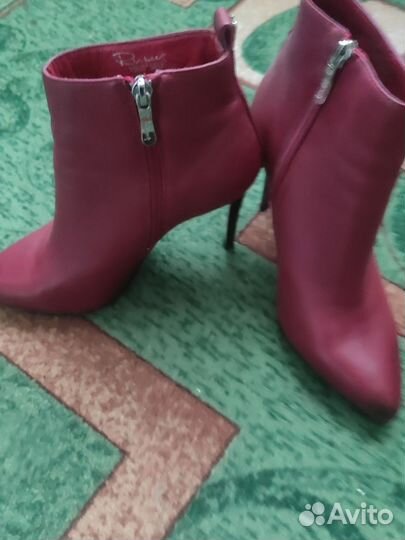 Продам обувь36-37 и детские бутсы35