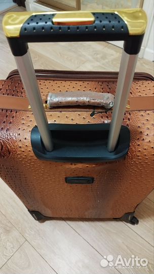 Чемодан на колесах большой