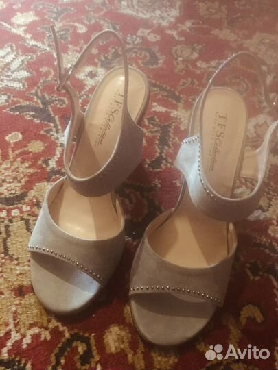 Босоножки новые