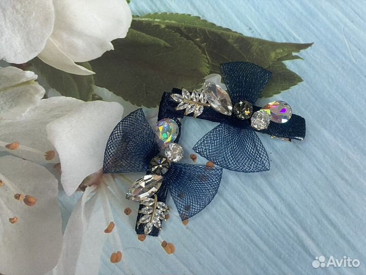 Заколка для волос со стразами