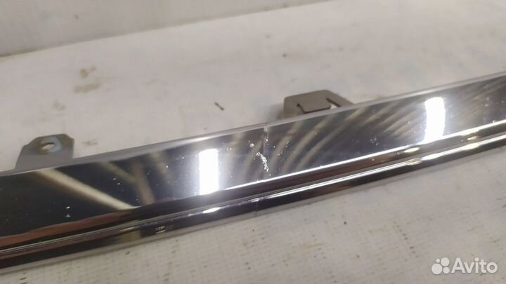 Молдинг решетки радиатора левый Volkswagen