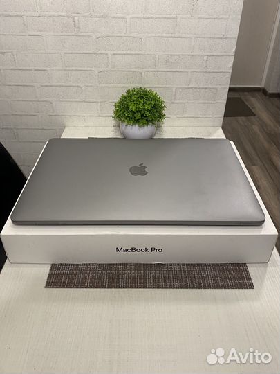 Macbook pro 15 2018 i7 16gb